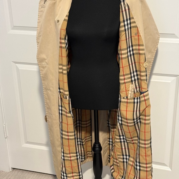 Burberry Tan Trench Coat with Plaid Lining - Picture 8 of 10